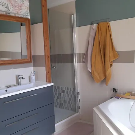فندق مبيت وإفطار Les Hirondelles De Barrou 3*